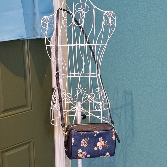 bennett crossbody with painted floral box print